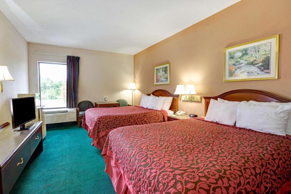 Queen Room with Two Queen Beds - Disability Access/Non-Smoking interior